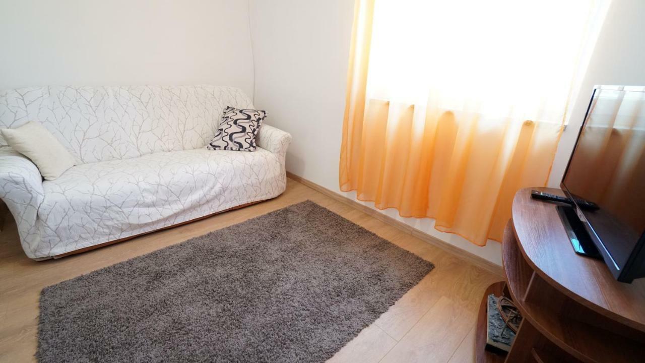 Apartment Ana ヴィンイェラック エクステリア 写真