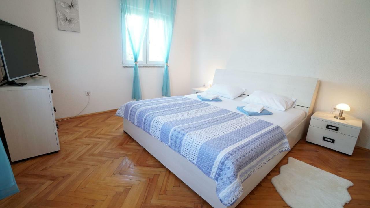 Apartment Ana ヴィンイェラック エクステリア 写真